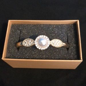 NWT faux pearl bracelet
